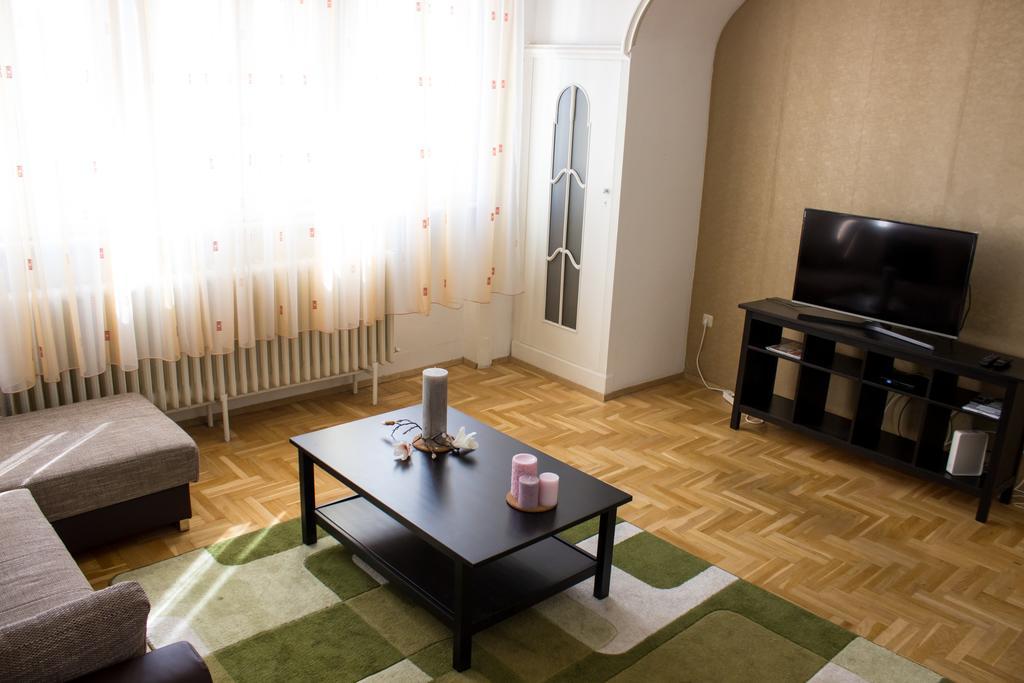 Home At Parliament Budapest Ngoại thất bức ảnh